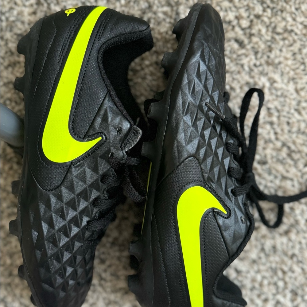 Nike soccer shoes (tiempo) size 3.5 unisex